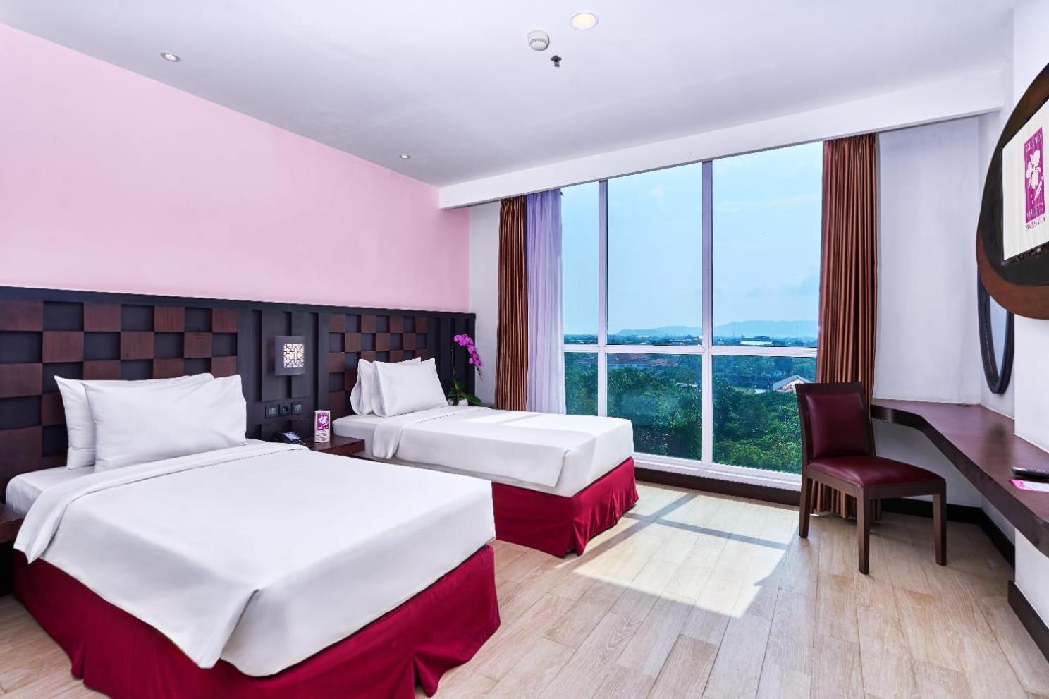 Grand Orchid Hotel Yogyakarta Maguwo Exterior foto