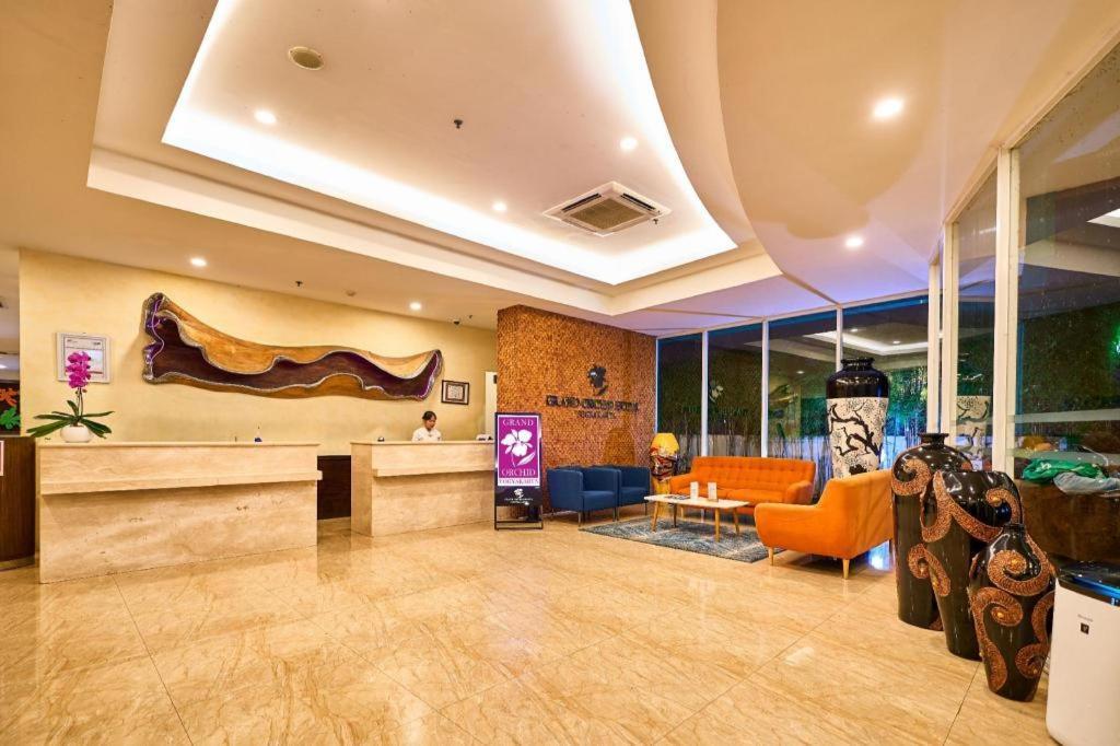 Grand Orchid Hotel Yogyakarta Maguwo Exterior foto