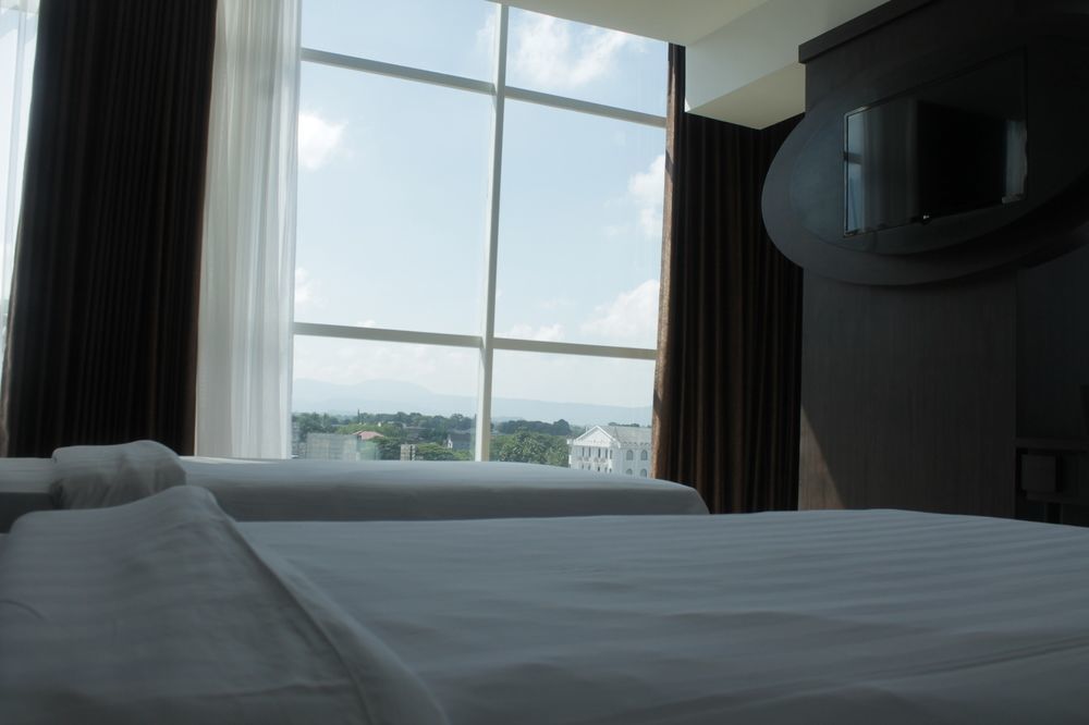Grand Orchid Hotel Yogyakarta Maguwo Exterior foto