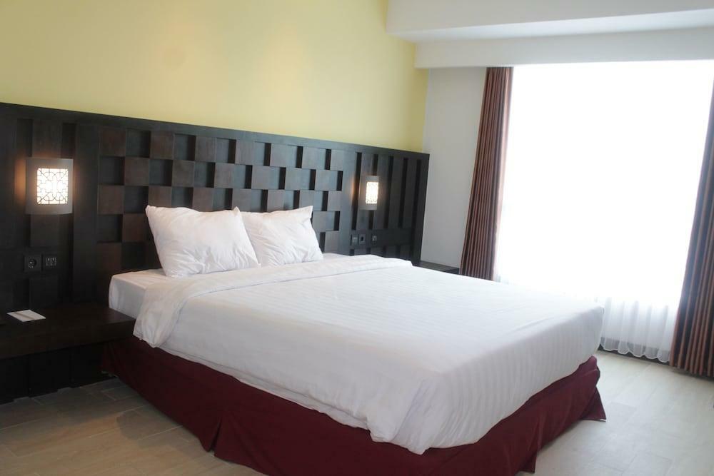 Grand Orchid Hotel Yogyakarta Maguwo Exterior foto